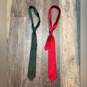 Mens ties. Used once each for prom.
Hunter green
Red